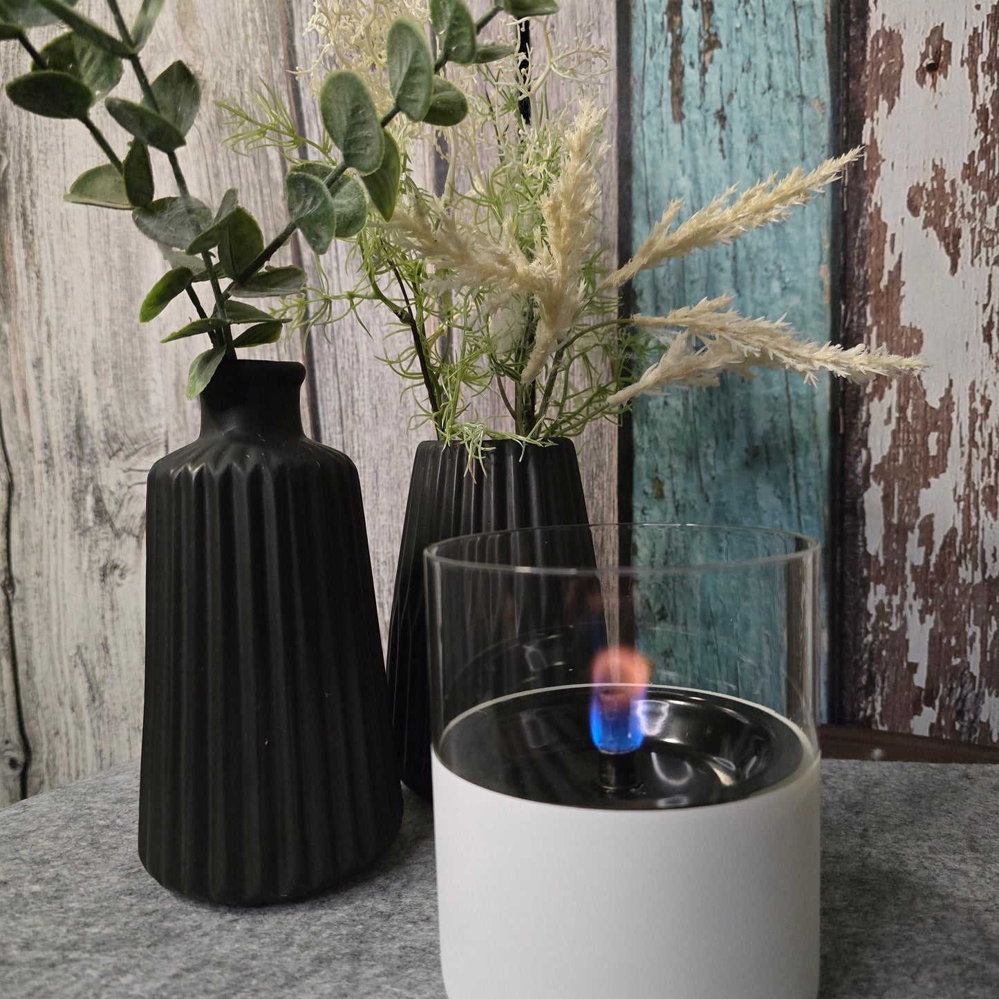 Tischkamin-Lilly-weiss-Vase-Vasen-schwarz-Esko-Boltze-Tenderflame_1