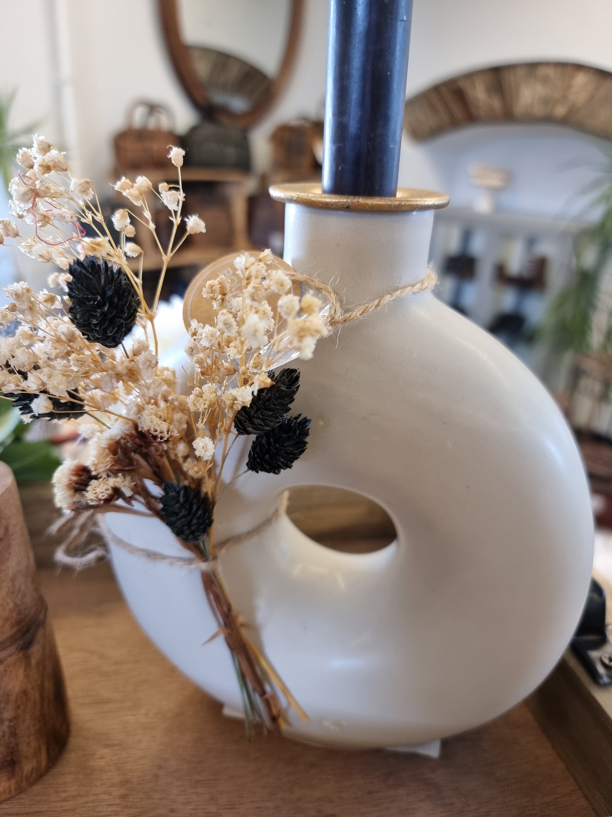 Kerzenhalter einfach in die Vasenmündung stecken und somit wird aus der Vase ein Kerzenhalter für Stabkerzen