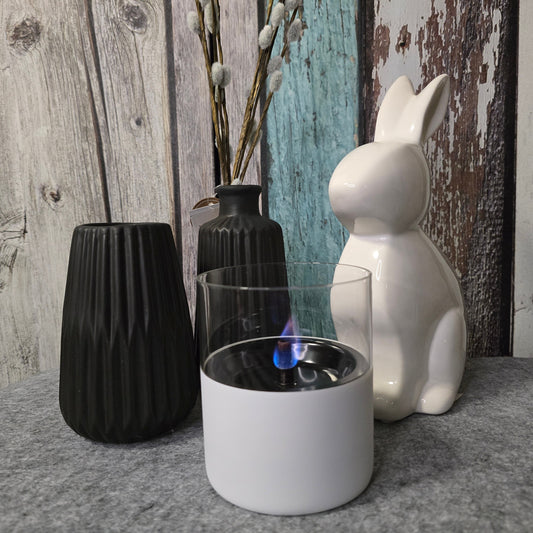 Tischkamin-lilly-weiss-Vase-schwarz-Esko-Hase-Tenderflame-Boltze-Osterdeko-Fruehling_6