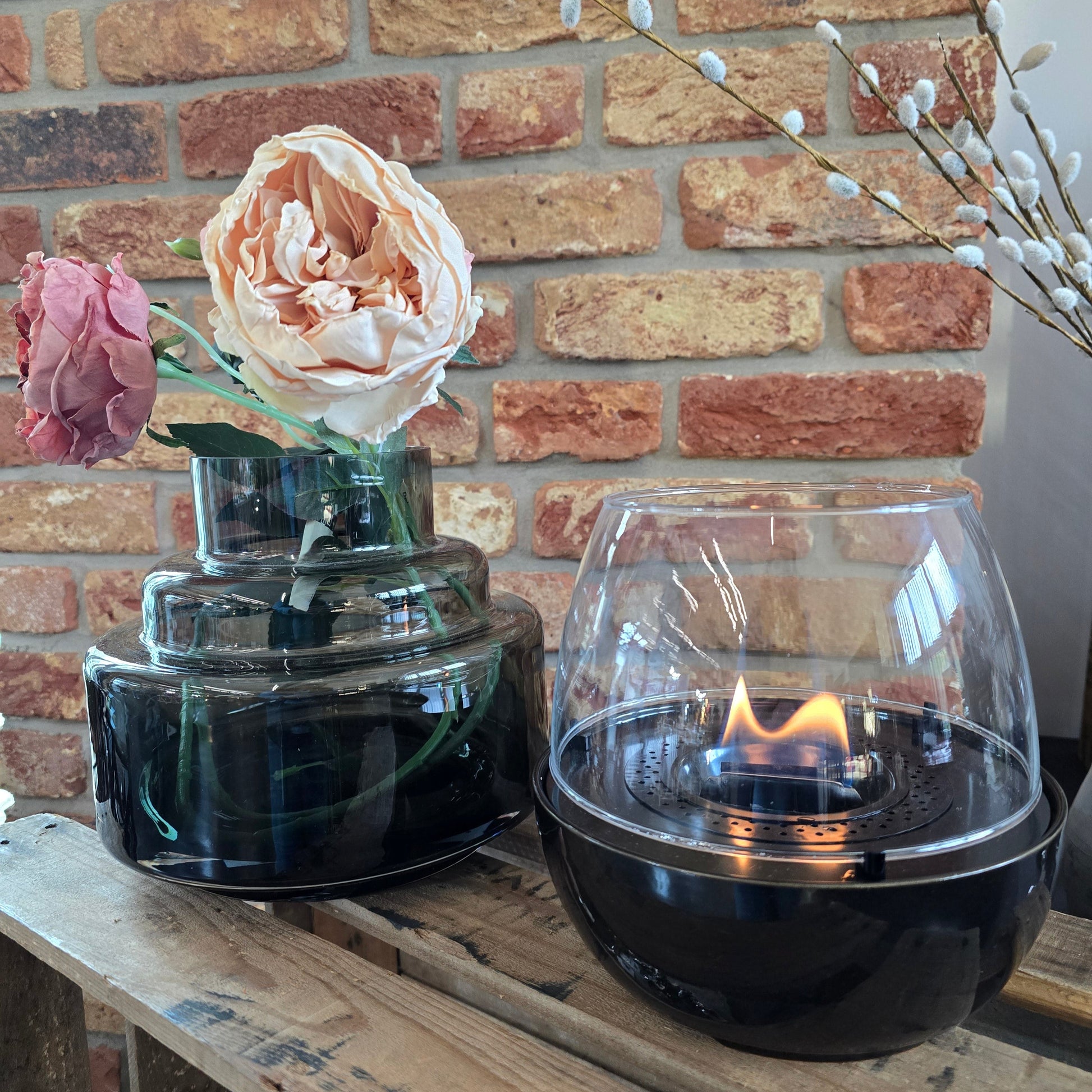 Vase_Chari-Tischkamin-Tulip-schwarz-Interoir-Wohnzimmer-Livingroom_1